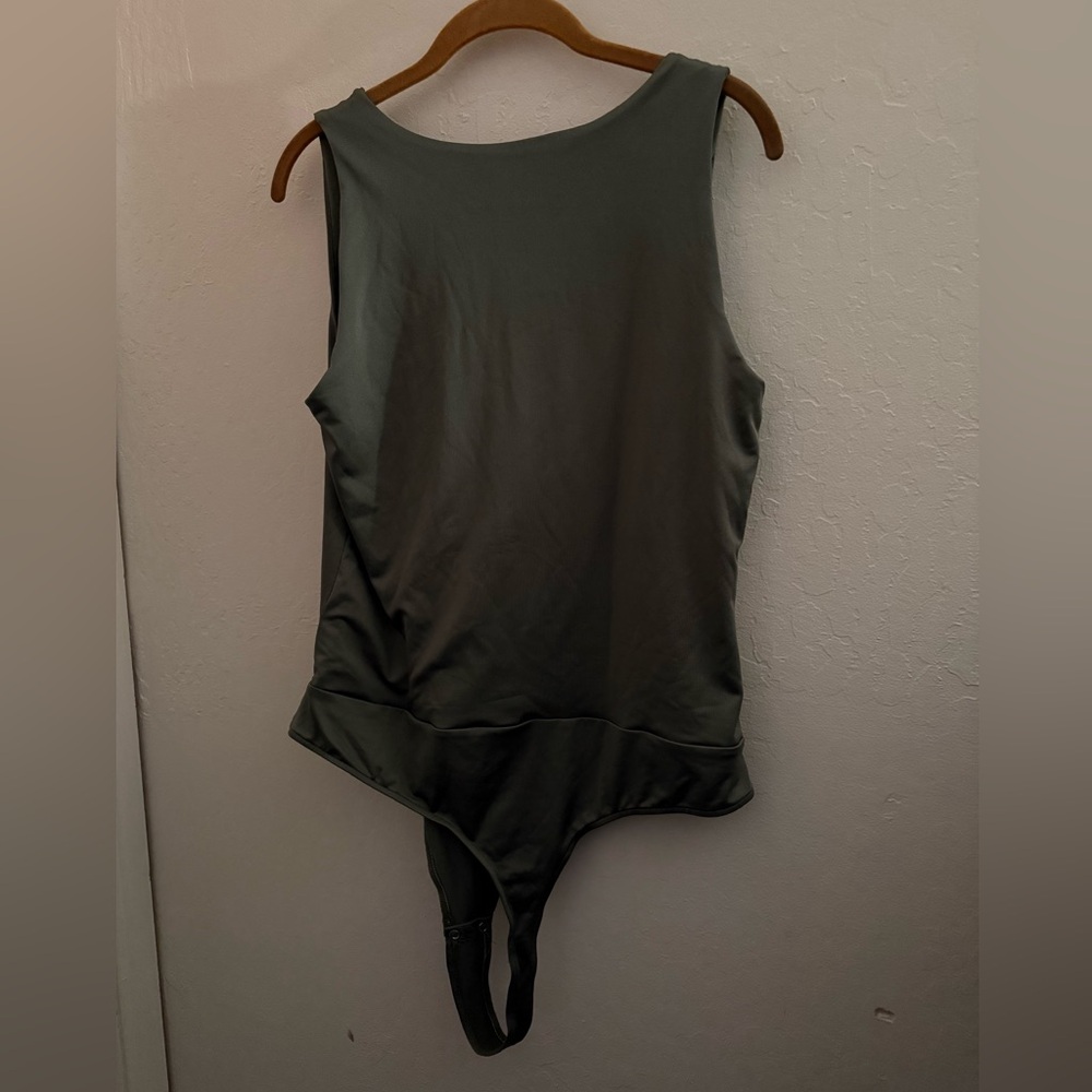 Nina Parker NWOT Scoop-Neck Tank Bodysuit - Picture 6 of 6